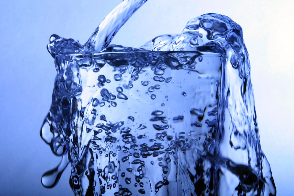 Symbolbild Trinkwasser